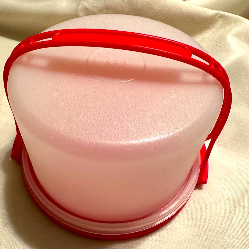 Vintage Tupperware Cheeseball Carrier
